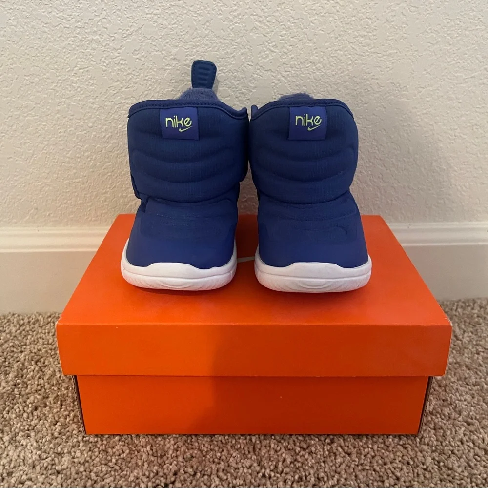 Nike Kids Navy Blue and White Boot Sneakers